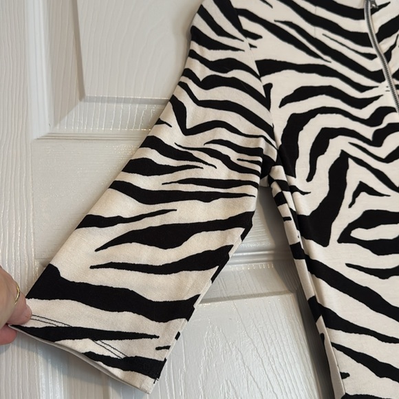 Alice & Olivia Zebra patterned stretch midi size 4 never worn! Super Sleek! - Picture 4 of 5